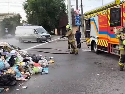 У Миколаєві через сигнальну ракету сталася пожежа у сміттєвозі