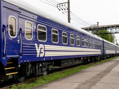 Укрзалізниця повідомила про масштабні затримки поїздів після нічної атаки РФ: частина поїздів запізнюється на кілька годин