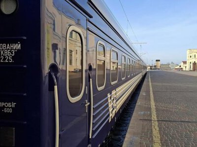 Потяг, який курсує з Харкова до Ужгорода через Рівненщину, затримується на понад 3 години