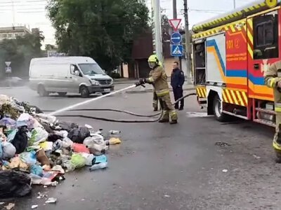 Небезпечна знахідка у смітті: у Миколаєві загорівся сміттєвоз через сигнальну ракету