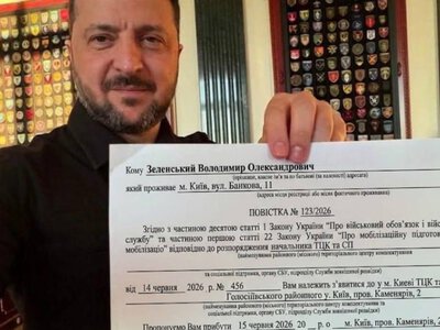 Фото Зеленського з документами для путіна стали новим мемом