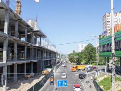 Недобудований ТРЦ “April City” у Києві 5 років без оренди землі: що відбувається з об’єктом