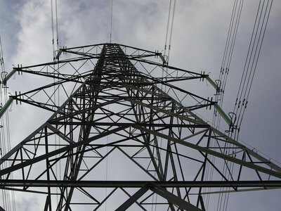 Через ворожі атаки і негоду без світла частина Києва та 5 областей, поранено енергетика - Міненерго
