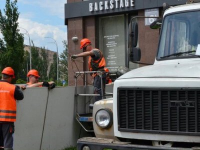 У Києві демонтували понад 6 тисяч незаконних вивісок і рекламних конструкцій від початку року