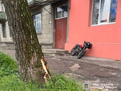 ДТП у Бердичеві: водій Porsche та 17-річний мотоцикліст виявилися без прав — двоє підлітків у лікарні