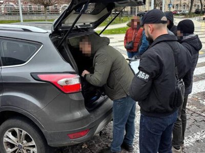 Прикордонника підозрюють в організації разом з братом-росіянином виїзду за кордон майже 80 ухилянтів