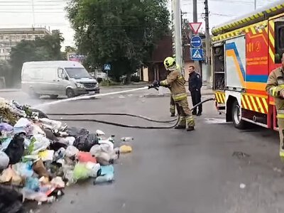 З'явилося відео сміттєвозу, що горів у Миколаєві