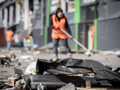 На Буковині розпочали суспільно-корисні роботи: готують їсти, шиють спецодяг, розбирають завали - чи платять за це