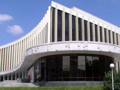 Палац Україна постраждав під час атаки на Київ: момент удару потрапив на відео