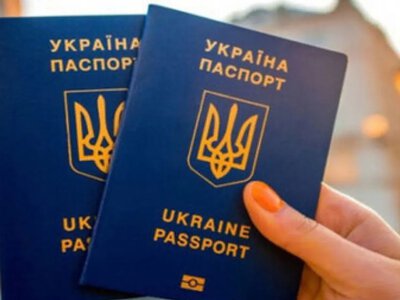 Ваш закордонний паспорт може бути недійсним: кого з українців більше не випустять за кордон 