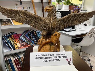 «Орлики» з Лемківщини: у Моршині відкрили унікальну виставку дерев'яної скульптури
