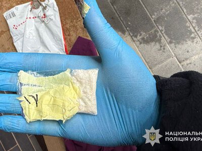 У Бережанах і Тернополі поліцейські виявили двох людей із речовинами, схожими на наркотики