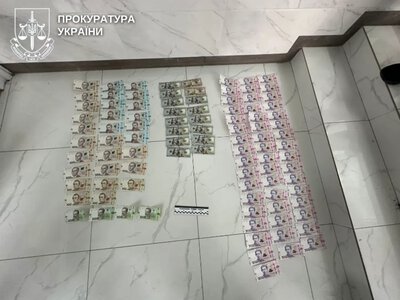 У Рівному шахраї виманили у 91-річної жінки понад 9500 доларів через схему з «ДТП сина»
