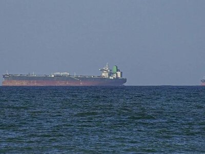 Перші судна відновили рух через Ормузьку протоку