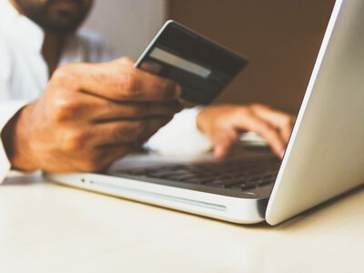 Українців попередили про ризик втратити гроші після оплати: яку помилку не можна робити