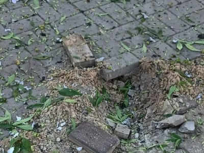 Росіяни скинули вибухівку з дрона на людей у сквері біля церкви, п'ятеро постраждалих