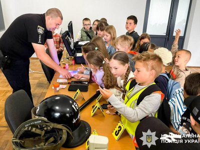 Юні жителі Радивилова побували на екскурсії у відділенні поліції