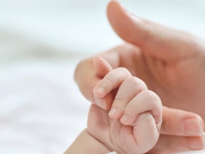 Одиноким матерям пояснили, як «Пакунок малюка» впливає на соціальні виплати