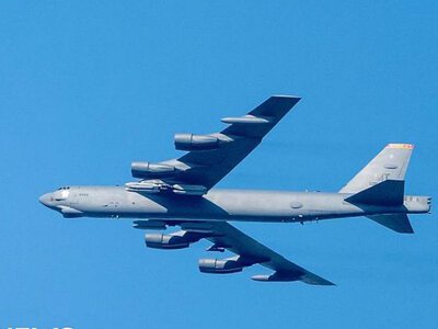 В Каліфорнії розбився бомбардувальник США B-52, загинули вісім людей