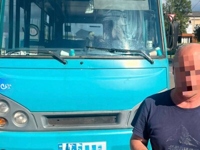 У Франківську водій маршрутки перетнув подвійну суцільну і поїхав на червоне: отримав штраф