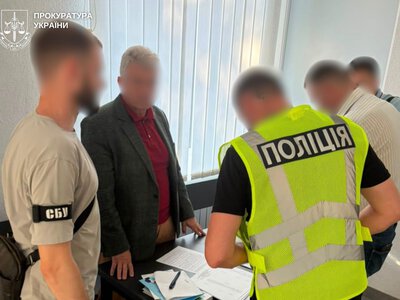 На Житомирщині затримали головного лікаря: вимагав 4000 доларів у військового за фіктивну інвалідність