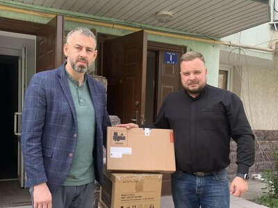 Ноутбук та EcoFlow: тернопільські волонтери підтримали військових капеланів