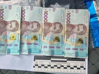 У Володимирці водій намагався відкупитися від поліції: поклав 4 тисячі гривень у службове авто