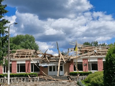 Кількість атак на школи у світі зросла майже вдвічі. В Україні зафіксували щонайменше 900 російських нападів на освітян — Guardian