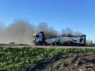  Українські бійці завдають ударів по російській техніці на трасі з Армянська до Олешок. ВІДЕО 