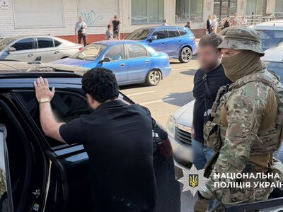 Обіцяв «вирішити питання» з інвалідністю за $12 тисяч: на Донеччині затримали чоловіка