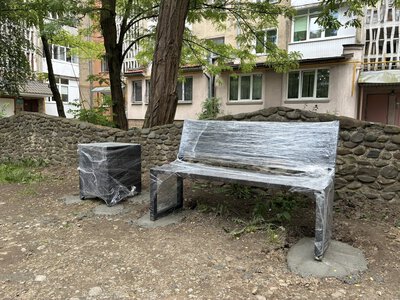 Двори для життя: у місті встановлюють нові лавочки за зверненнями мешканців
