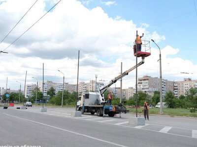 У Запоріжжі почали встановлювати антидронові сітки на зупинках