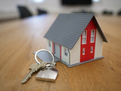 Податок на оренду хочуть урізати до 5%: кому дозволять платити менше