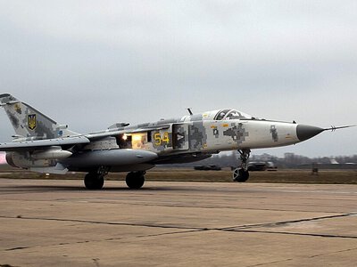 На Хмельниччині розбився літак Су-24М, а Сили оборони уразили Московський НПЗ. Головне за день...