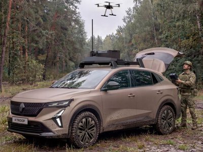 Схожий на звичайний Renault, але керує дронами: французи показали незвичний військовий автомобіль