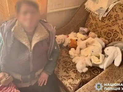 Забрала іграшки з дитячої могили: на Рівненщині суд виніс вирок жінці за наругу над похованням