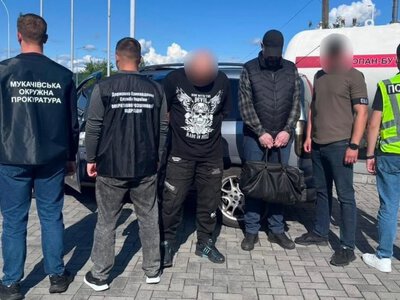 На Закарпатті затримали чинного та колишнього прикордонників за переправлення ухилянтів через кордон (ФОТО)