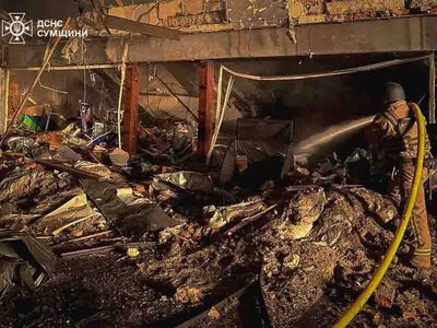 Рятувальники показали наслідки ворожого удару по Шосткинській громаді + Фото