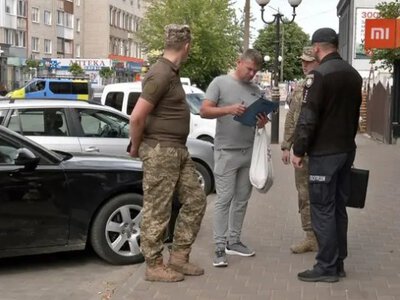 Кого і на яких умовах можна забронювати від мобілізації: відповіді міністерств