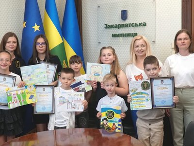 Митниця очима дітей: на Закарпатті юні художники показали, як бачать захисників кордону України