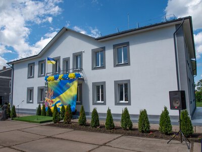Для 20 родин переселенців: у селі на Буковині відкрили соціальне житло. Фото