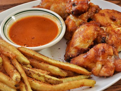 Фудблогерка показала рецепт крилець у кока-колі: вечеря вийде як у ресторані