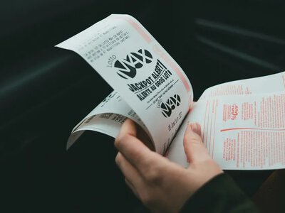 Пощастило двічі: чоловік загубив виграшний квиток на 100 тисяч доларів, але сталося диво