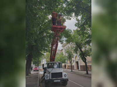 Роботи з вуличного освітлення тривають у Харкові: ремонтують опори і лампи