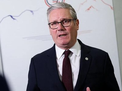 Британський прем’єр назвав попереджувальні постріли російського корабля легковажними