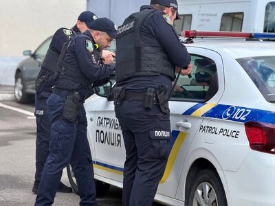 У Франківську патрульні відпрацювали дії під час перевірки авто у ситуаціях високого ризику