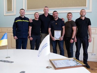 Кличко вручив подяки комунальникам Київщини за допомогу столиці під час атак