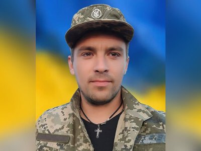 Уламок за три сантиметри від серця бійцю дістали в полоні