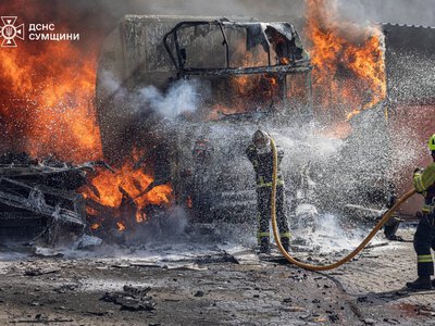Ворог повторно обстріляв Суми, спричинивши масштабну пожежу