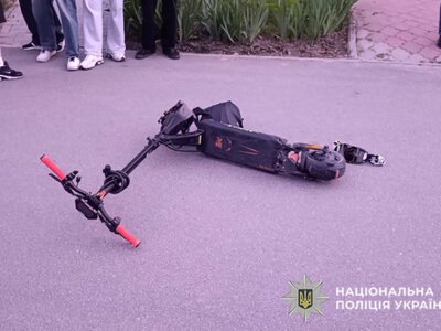 У Хмельницькому 12-річний хлопчик на електросамокаті збив 7-річну дівчинку